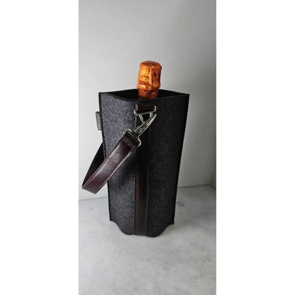 Graf & Lantz Charcoal Wool Wine Bottle Cozy Carrier Leather Strap Grand Millenia